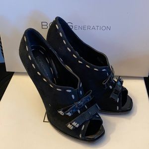 BCBG Winona Black Suede leather peep toe heels size 5